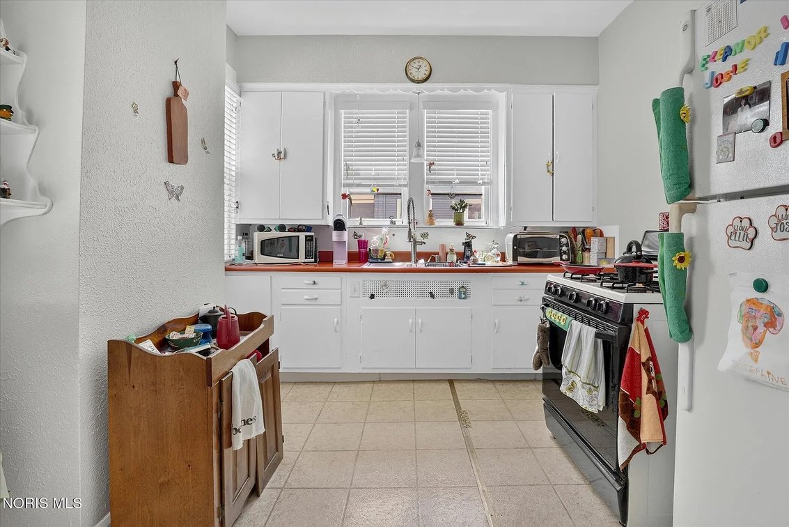 Image for MINIMUM BID AUCTION $100,000! 2268 Parkwood Ave