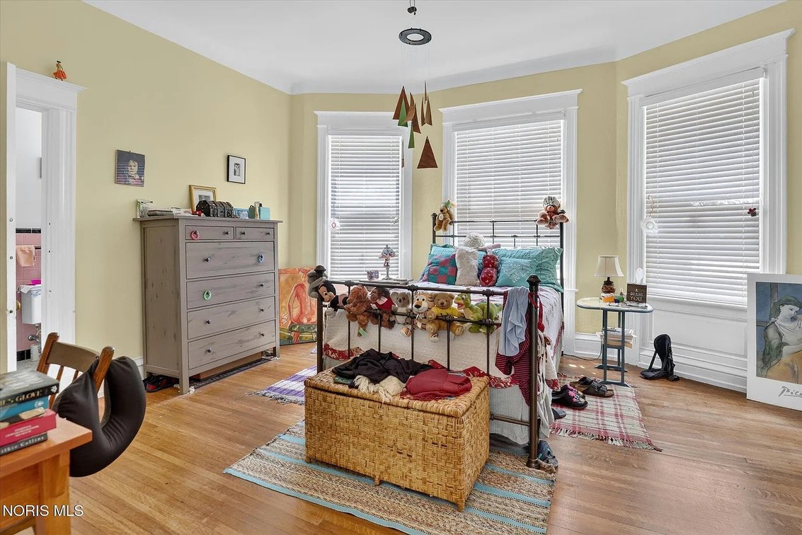 Image for MINIMUM BID AUCTION $100,000! 2268 Parkwood Ave