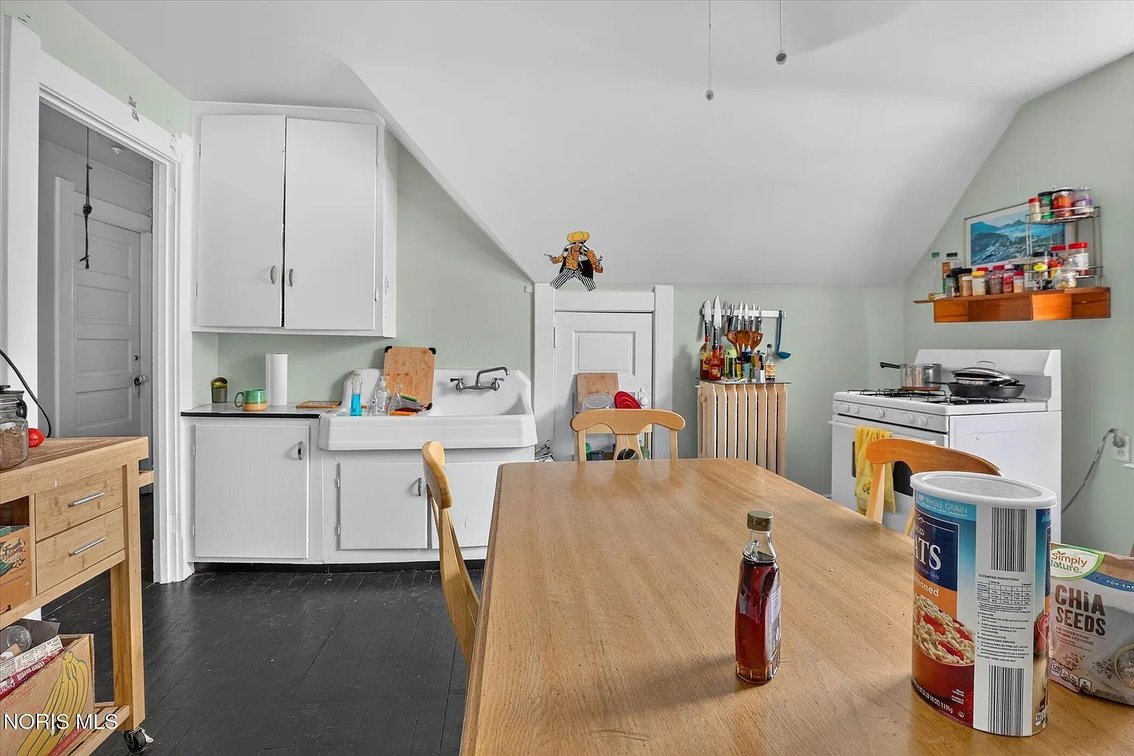 Image for MINIMUM BID AUCTION $100,000! 2268 Parkwood Ave