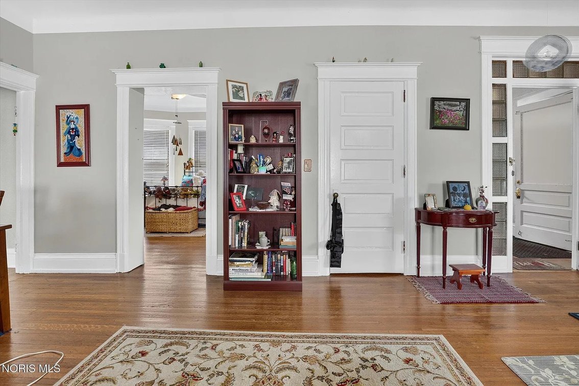Image for MINIMUM BID AUCTION $100,000! 2268 Parkwood Ave