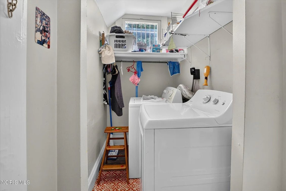 Image for MINIMUM BID AUCTION $100,000! 2268 Parkwood Ave