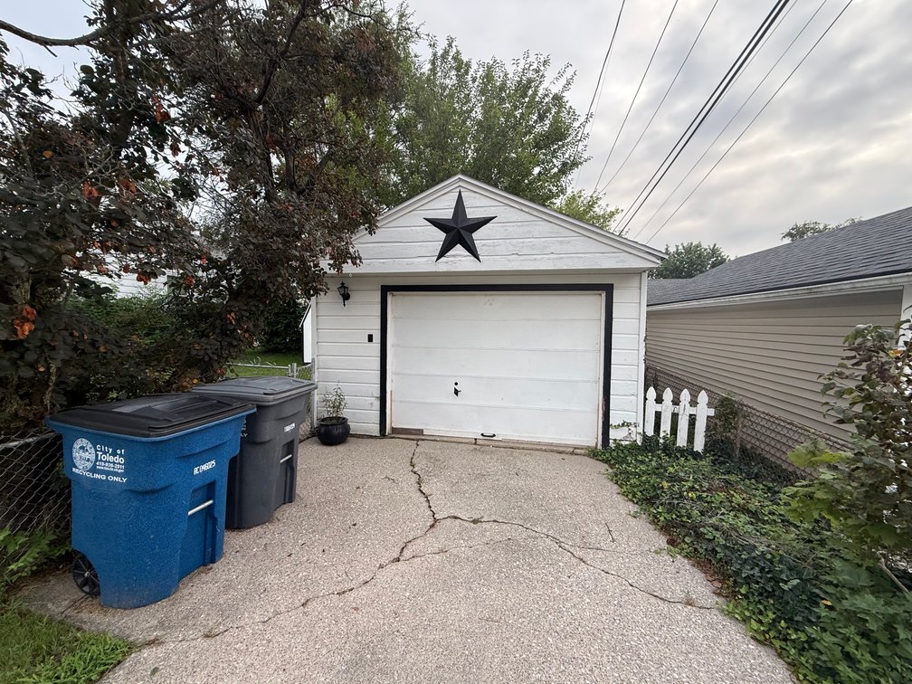 Image for MINIMUM BID AUCTION $100,000! 1943 Glencairn Ave