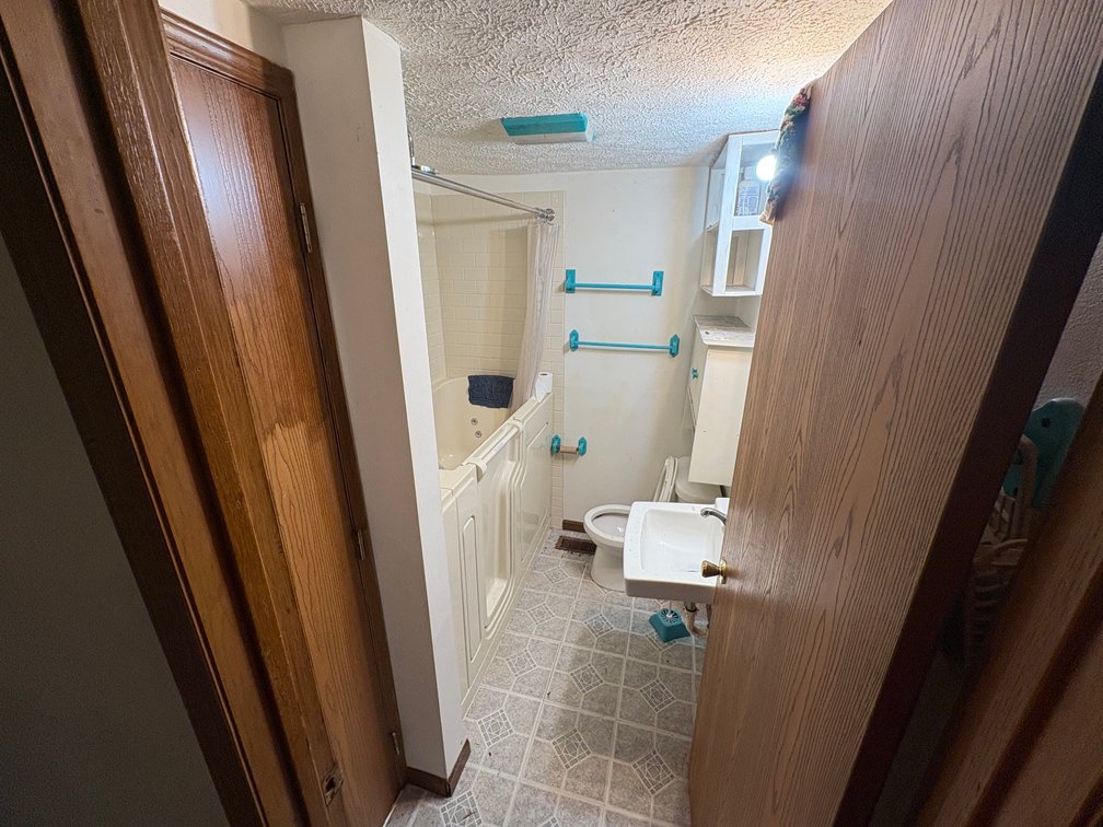 Image for MINIMUM BID AUCTION $64,000! 3412 King Rd
