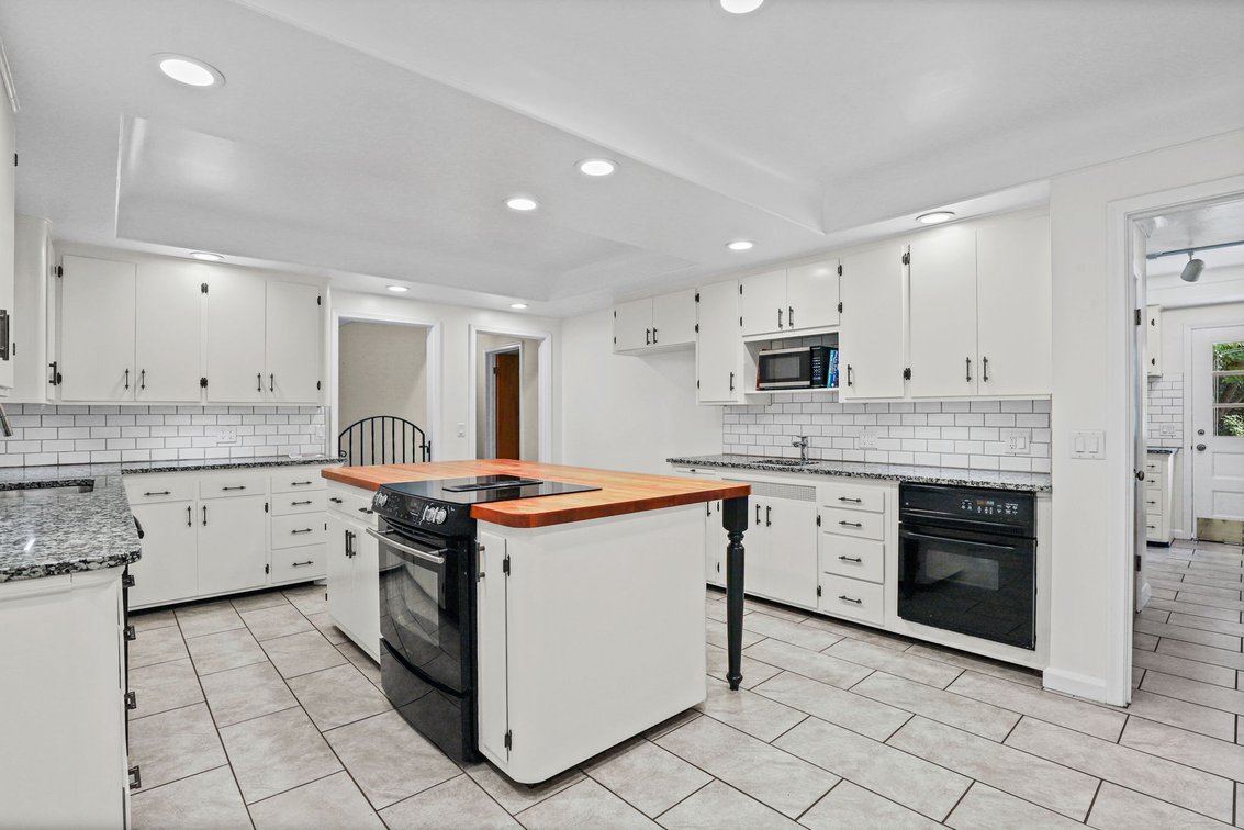 Image for MINIMUM BID AUCTION $399,000! 2630 Edgehill Rd