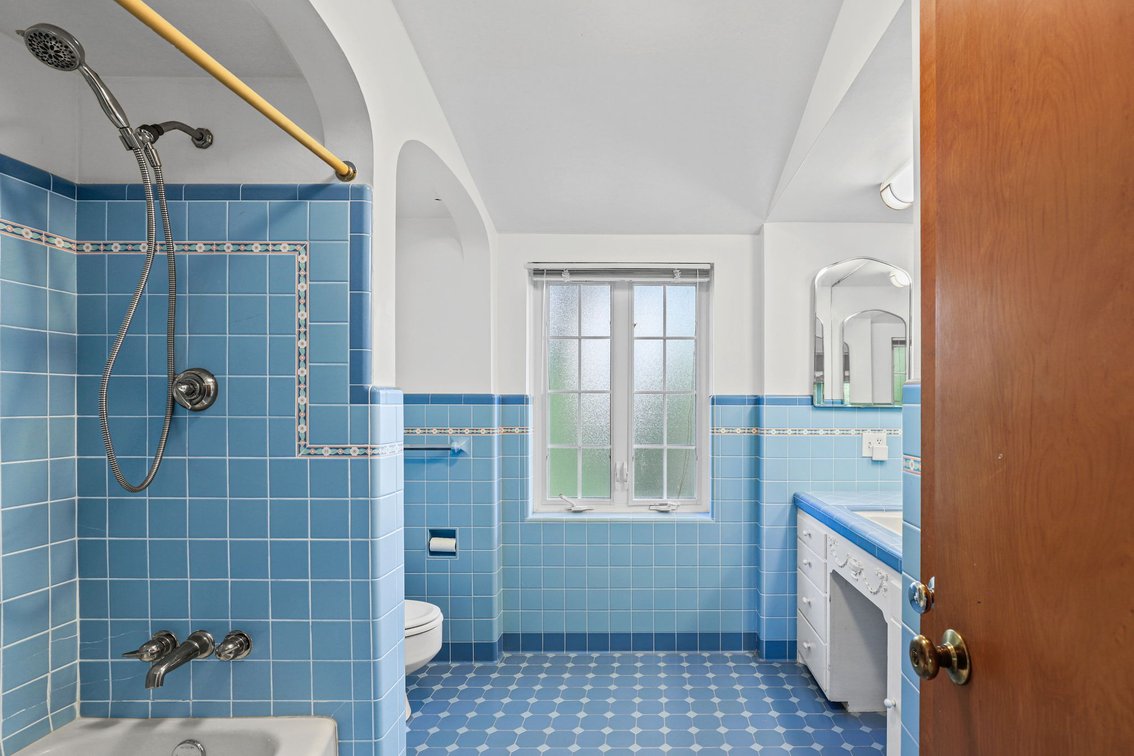 Image for MINIMUM BID AUCTION $399,000! 2630 Edgehill Rd