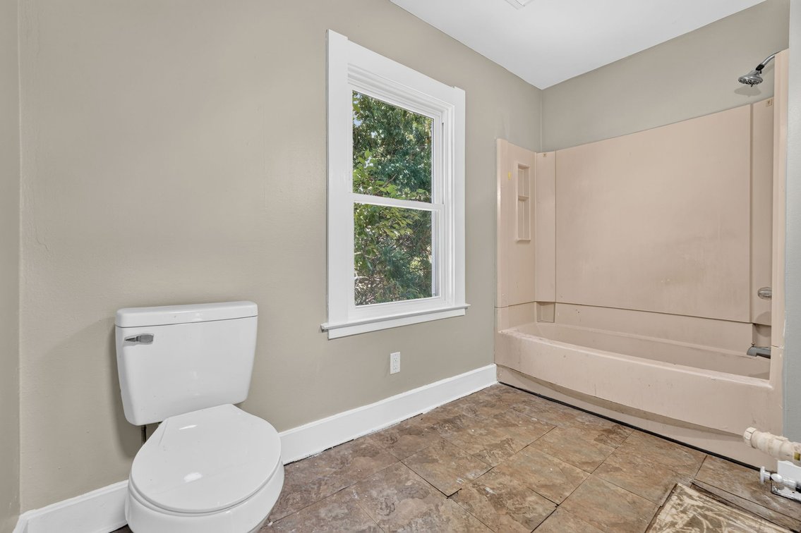 Image for MINIMUM BID AUCTION $89,000! 2206 Glendale Ave