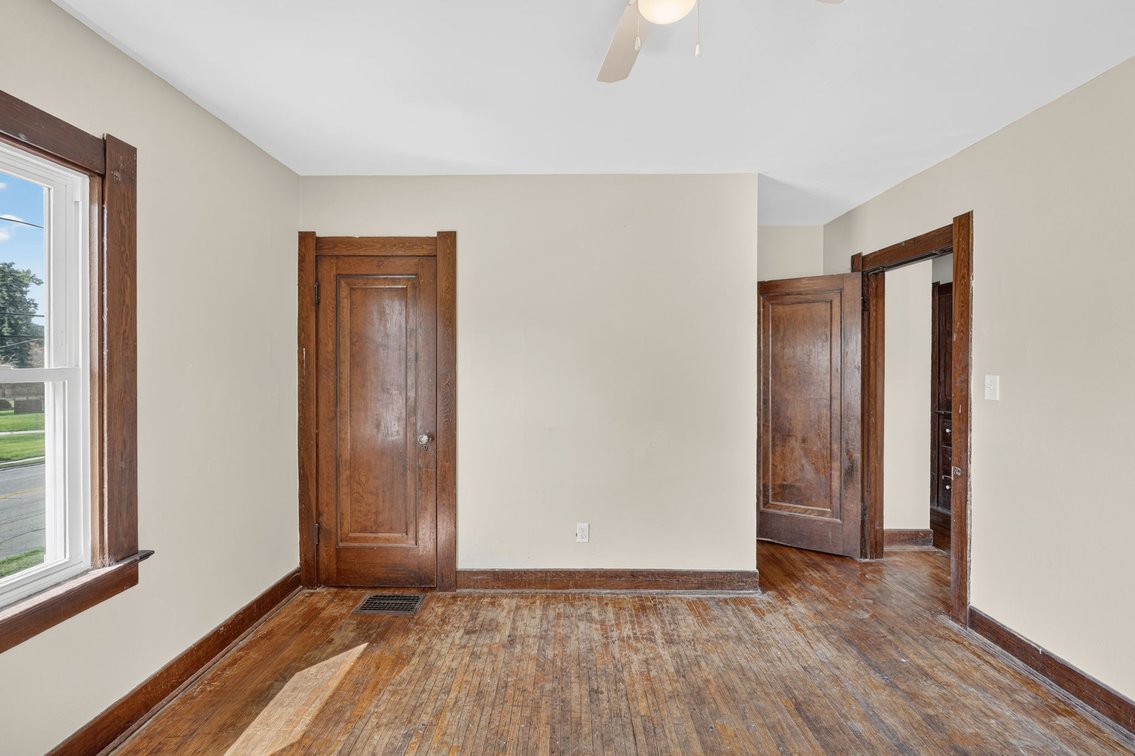 Image for MINIMUM BID AUCTION $89,000! 2206 Glendale Ave