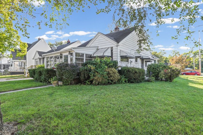 Image for MINIMUM BID AUCTION $100,000! 1943 Glencairn Ave