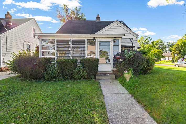 Image for MINIMUM BID AUCTION $100,000! 1943 Glencairn Ave