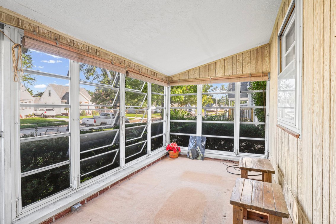 Image for MINIMUM BID AUCTION $100,000! 1943 Glencairn Ave