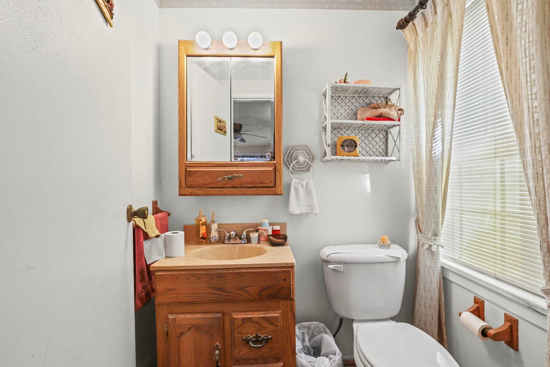 Image for MINIMUM BID AUCTION $100,000! 1943 Glencairn Ave