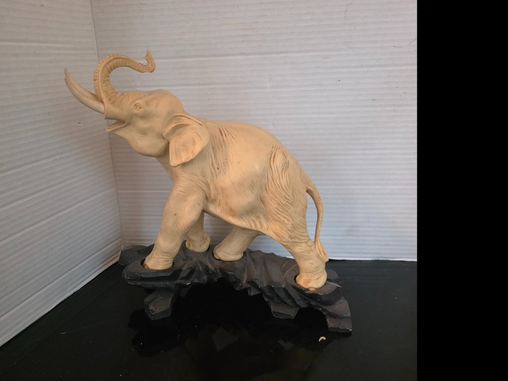 Image for Kensington Ave Richmond VA Estate Auction – Antiques, Furniture, Art Glass, Jewelry & Collectibles