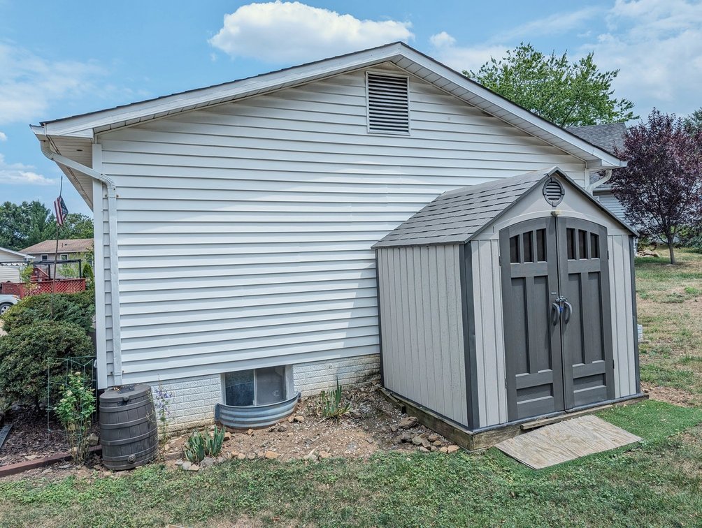 Image for 2 BR/2 BA Home in Oak View Neighborhood of Leesburg, VA--SELLING to the HIGHEST BIDDER!!