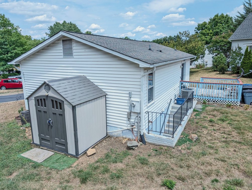 Image for 2 BR/2 BA Home in Oak View Neighborhood of Leesburg, VA--SELLING to the HIGHEST BIDDER!!