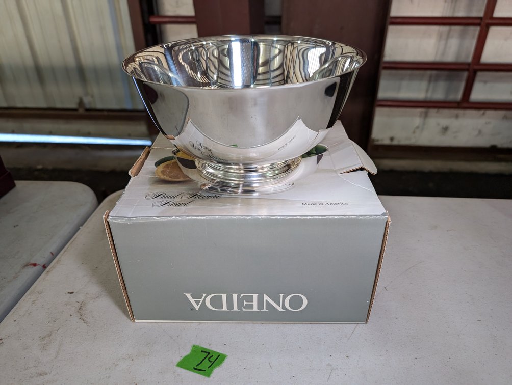 Image for Estate of William C. Whitmore, Lladro Porcelain Figurines, Antique Furniture, Holiday Decorations & More - Virtual Auction