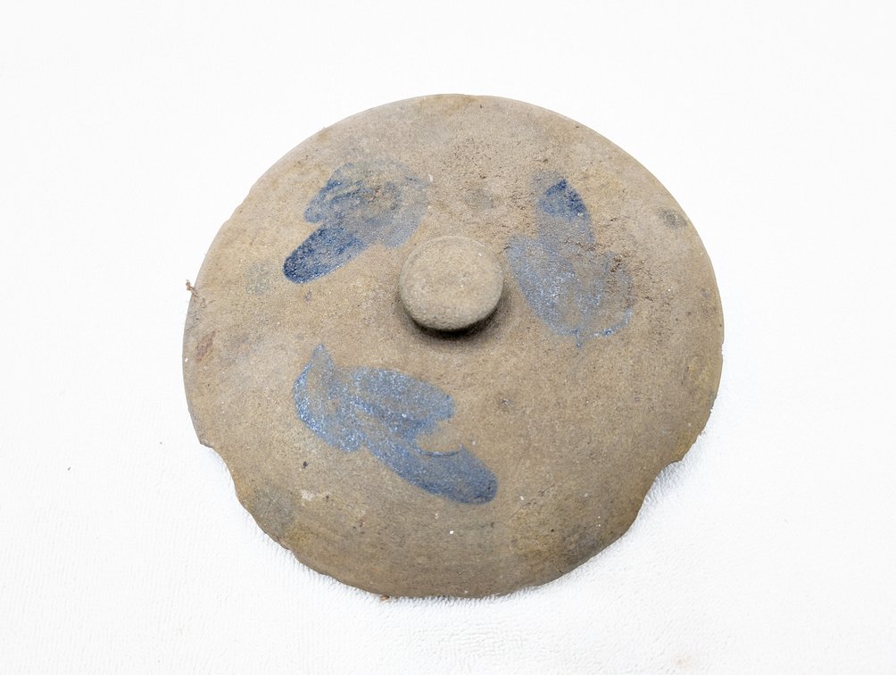 Image for Session 2 - From the Estate of William C. Whitmore - Virginia Stoneware and Crocks, Native American Arrowheads and Artifacts, Tobacco Advertising - In-Person and Online Bidding