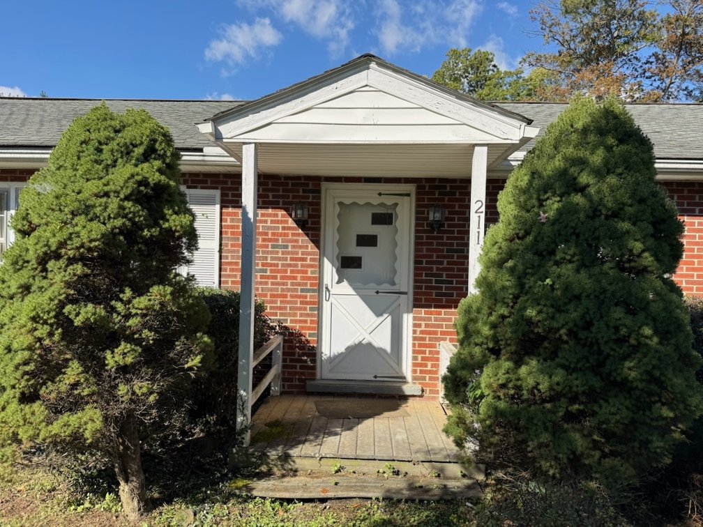 Image for 3 BR/1.5 BA Home w/Basement & Garage/Shop in the Desirable Country Club Hills Neighborhood of Purcellville, VA