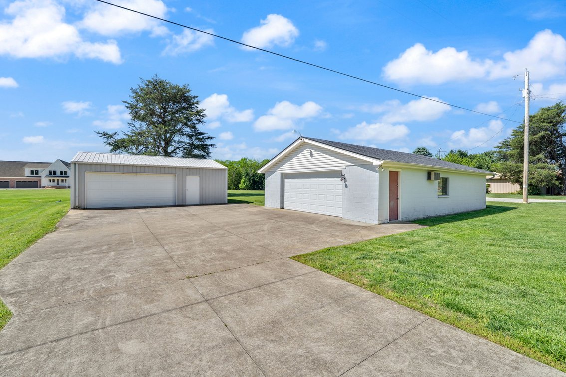 Image for Floyd County Real Estate, Truck, Guns, Guitars, Music Memorabilia, Baseball Cards & More