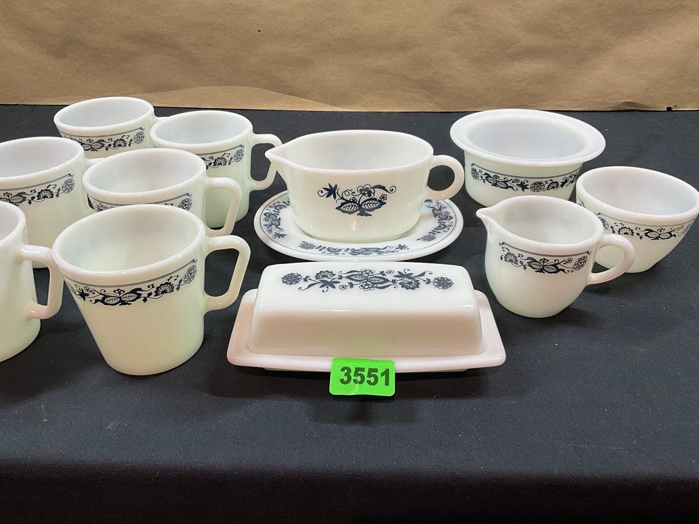 Image for Vintage Vibes Auction: Pyrex, Frankoma, Vintage Treasures & More