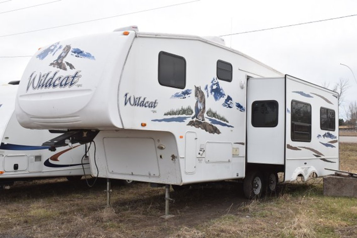 10 Campers: (5) 5th Wheels and (5) Travel Trailers (117613)