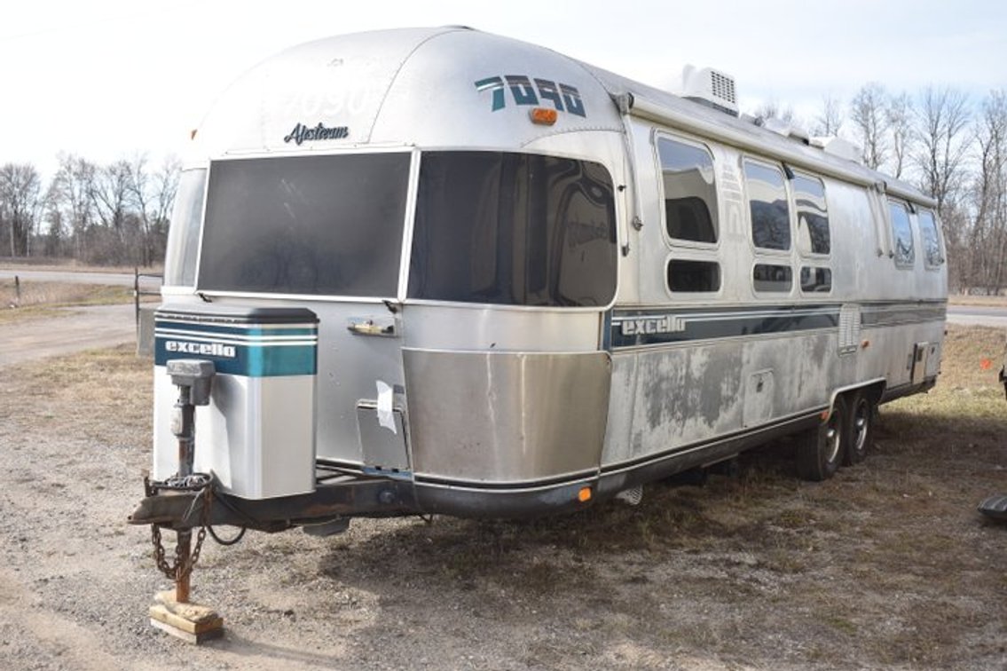 10 Campers: (5) 5th Wheels and (5) Travel Trailers (117613)