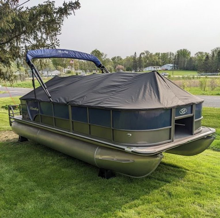 (4) 2023 Bentley Pontoons, 1996 Wellcraft Excel, 1998 Wellcraft Eclipse Boat