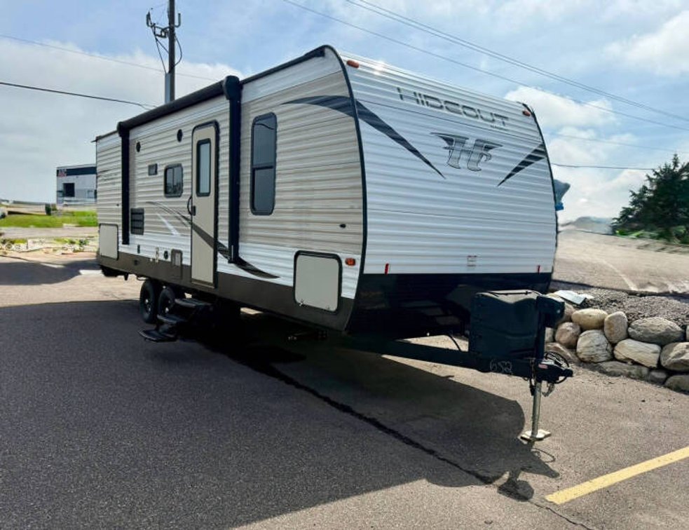 2022 Yeti Voyager Angler Fishhouse & Late Model Campers