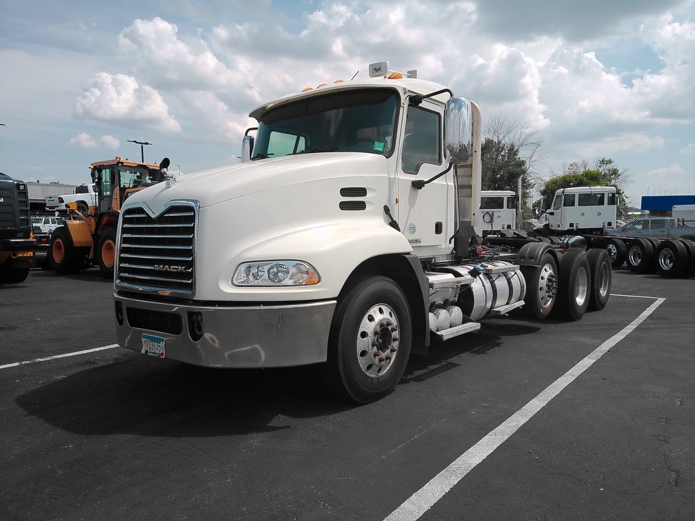 2013 Mack MP8-445E Semi