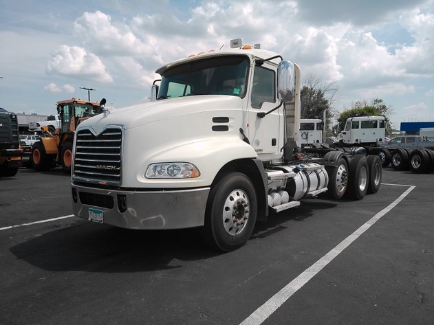 Image for 2013 Mack MP8-445E Semi