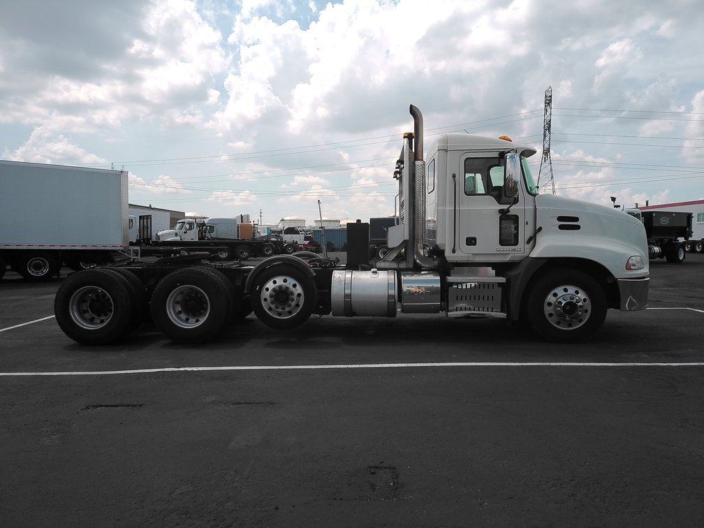 2013 Mack MP8-445E Semi