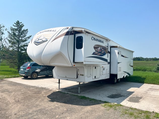 Image for (14) Campers: 5th Wheels & Travel Trailers