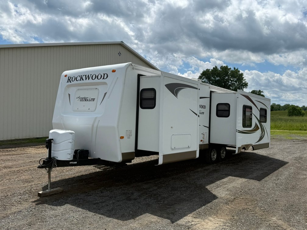 (14) Campers: 5th Wheels & Travel Trailers