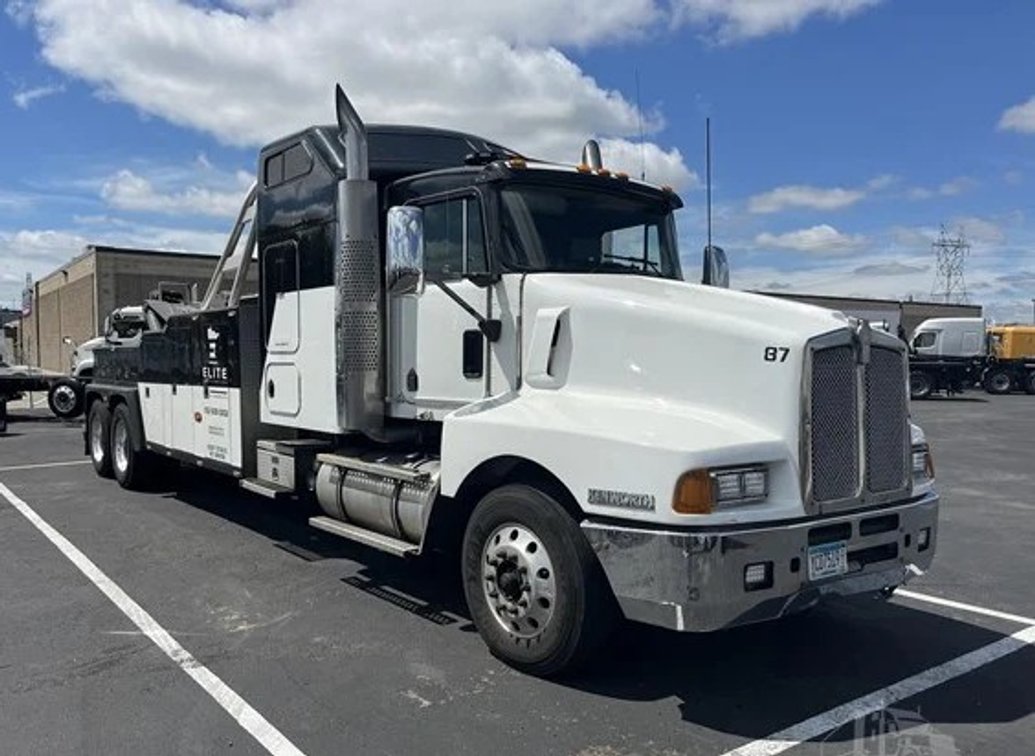1987 Kenworth T-600 Tow Truck, 30-Ton Wrecker