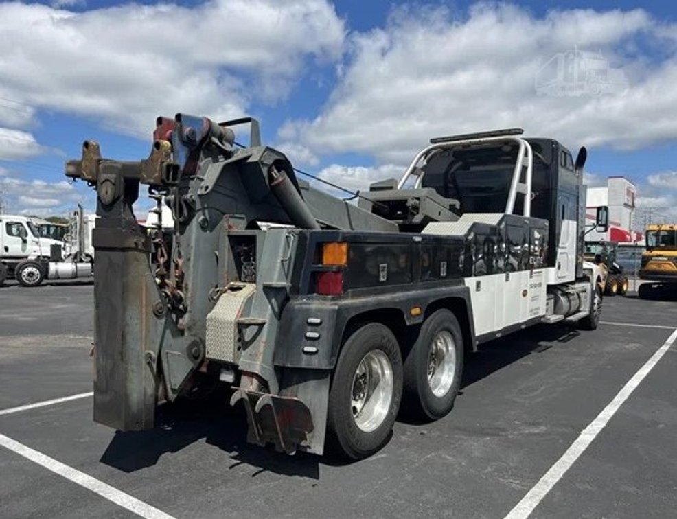 1987 Kenworth T-600 Tow Truck, 30-Ton Wrecker