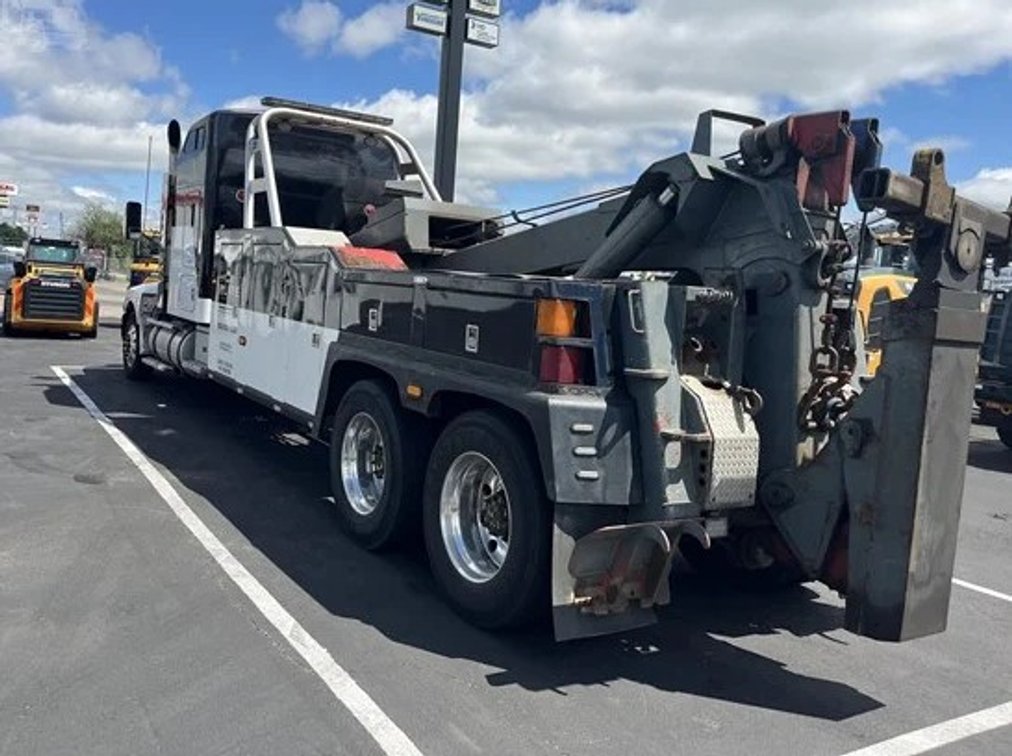 1987 Kenworth T-600 Tow Truck, 30-Ton Wrecker