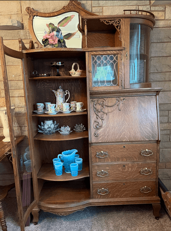 Image for Lifelong Collection of Furniture, Collectibles & Glassware: Hummel, Fenton & Red Wing Pottery (161148)