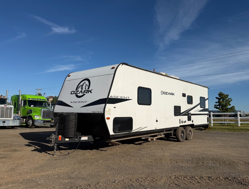 Semis, Trucks, Trailers & Equipment Auction