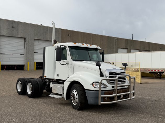 Image for (4) 2017 GLIDER Freightliner Columbia Semis