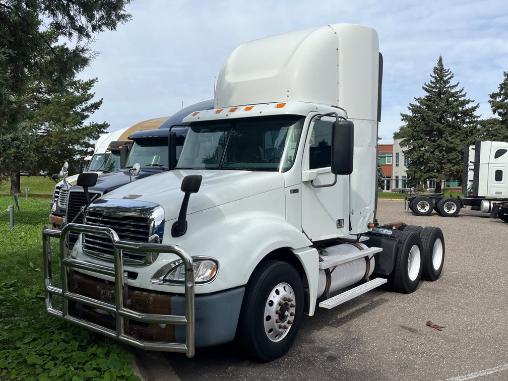(4) 2017 GLIDER Freightliner Columbia Semis