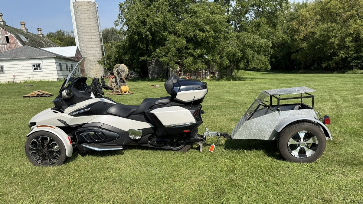 Estate Auction: Polaris Ranger, Can-Am Spyder, John Deere & Oliver Tractors, Trailers, Grain Equipment & More