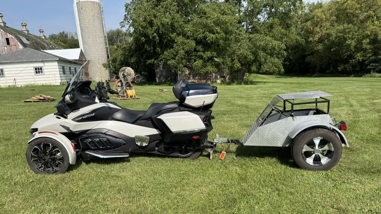 Image for Estate Auction: Polaris Ranger, Can-Am Spyder, John Deere & Oliver Tractors, Trailers, Grain Equipment & More