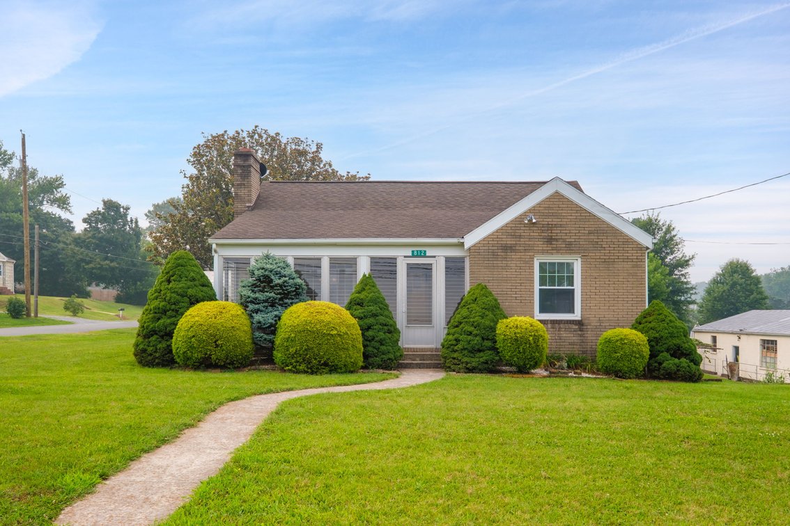 Image for Shenandoah Va 3 Bedroom Brick Home on 5 Town Lots - Separate Garage & Workshop