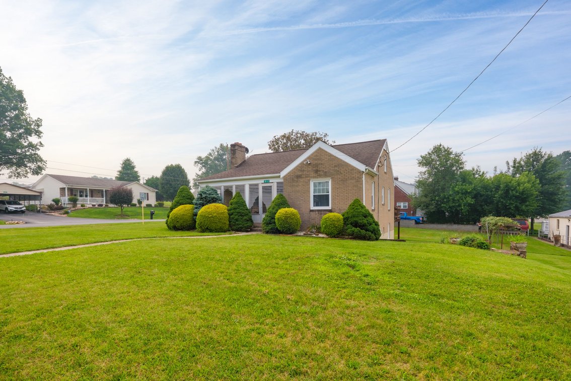Image for Shenandoah Va 3 Bedroom Brick Home on 5 Town Lots - Separate Garage & Workshop