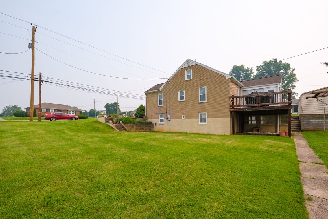 Image for Shenandoah Va 3 Bedroom Brick Home on 5 Town Lots - Separate Garage & Workshop