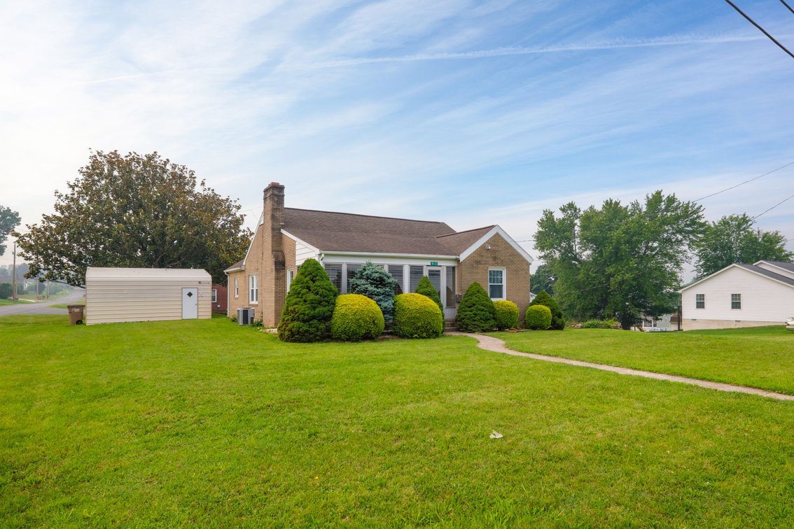 Image for Shenandoah Va 3 Bedroom Brick Home on 5 Town Lots - Separate Garage & Workshop