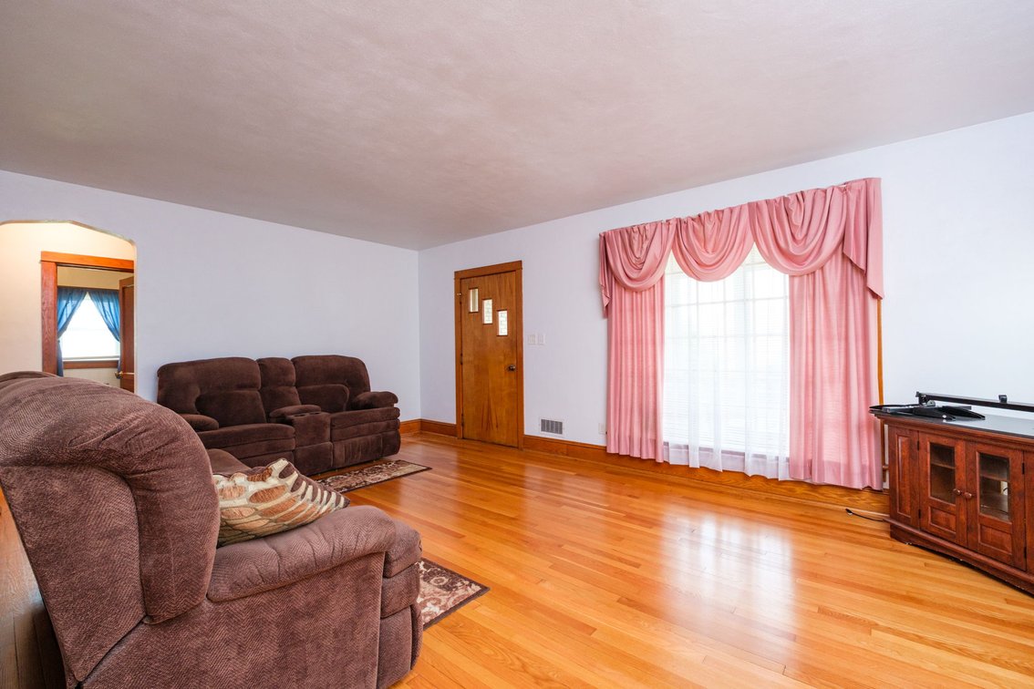 Image for Shenandoah Va 3 Bedroom Brick Home on 5 Town Lots - Separate Garage & Workshop