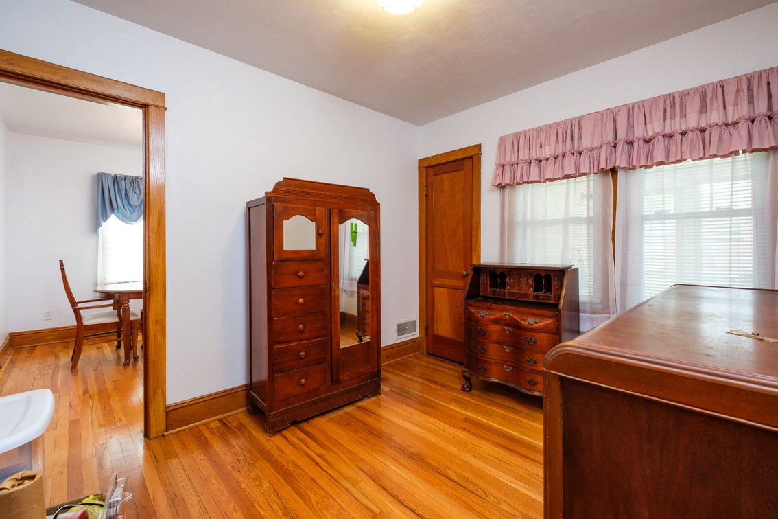Image for Shenandoah Va 3 Bedroom Brick Home on 5 Town Lots - Separate Garage & Workshop