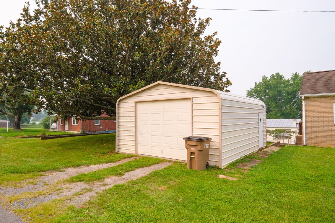 Image for Shenandoah Va 3 Bedroom Brick Home on 5 Town Lots - Separate Garage & Workshop