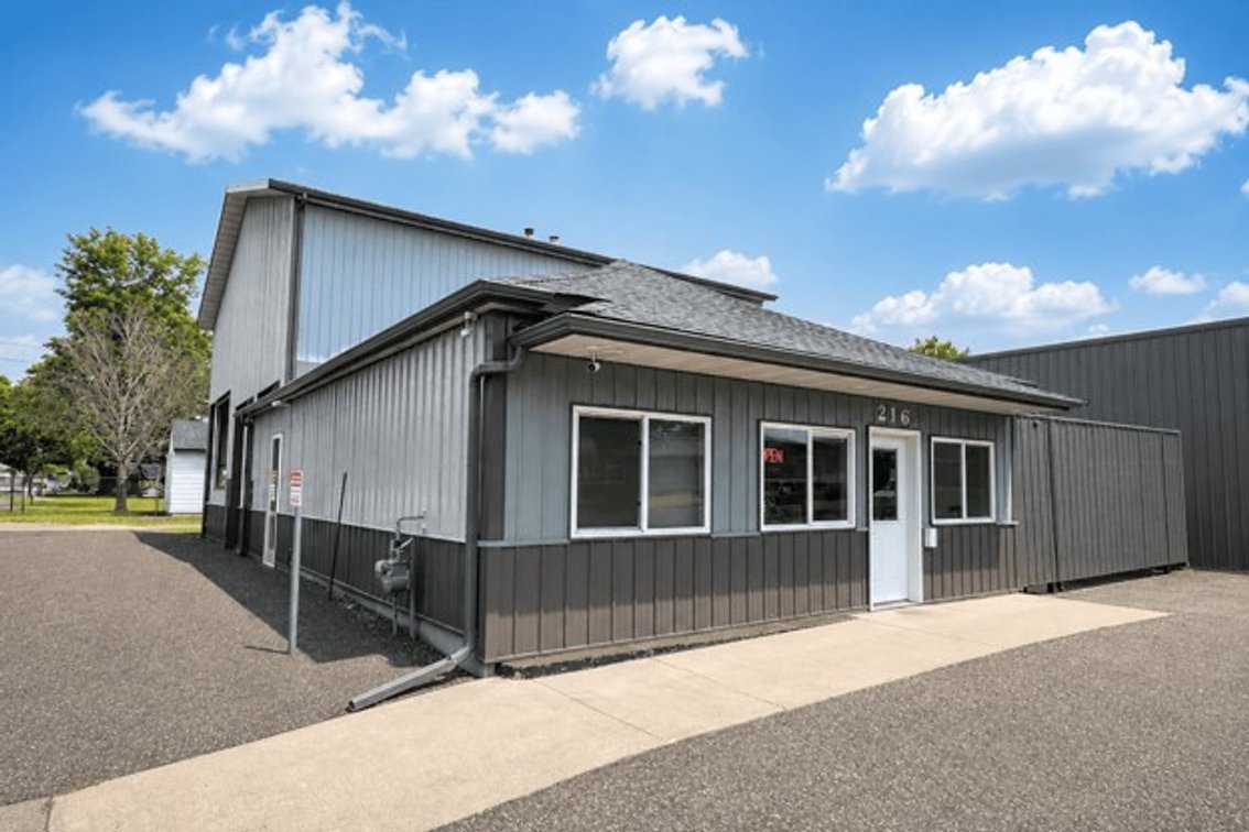 Featured items in Hiltner Company Retirement Auction