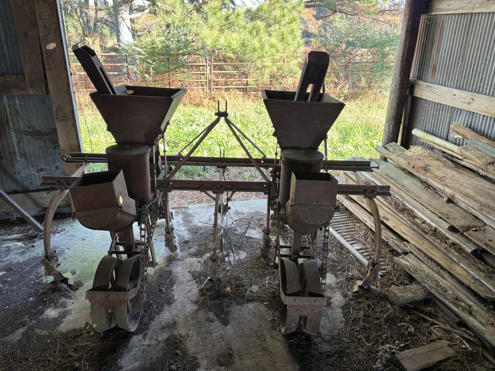 Image for LIVE ONSITE ABSOLUTE FARM EQUIPMENT AUCTION!